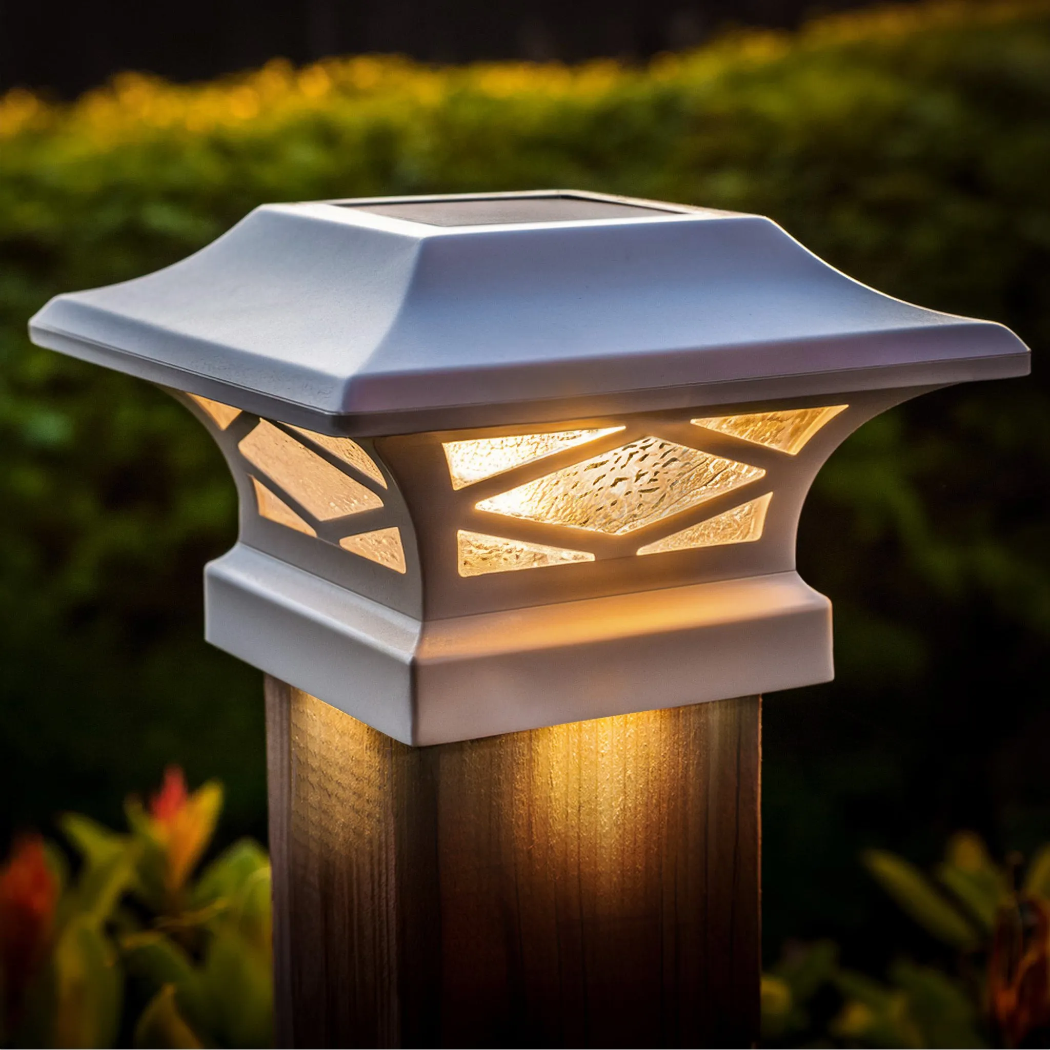 Kingsbridge Dual Lighted Solar Post Cap - White